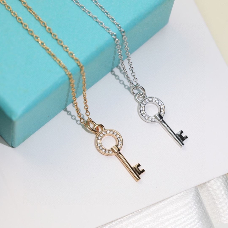 T*f*ny necklaces